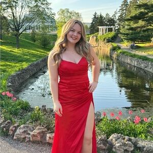 Elegant Red Prom Dress with Sophisticated Style